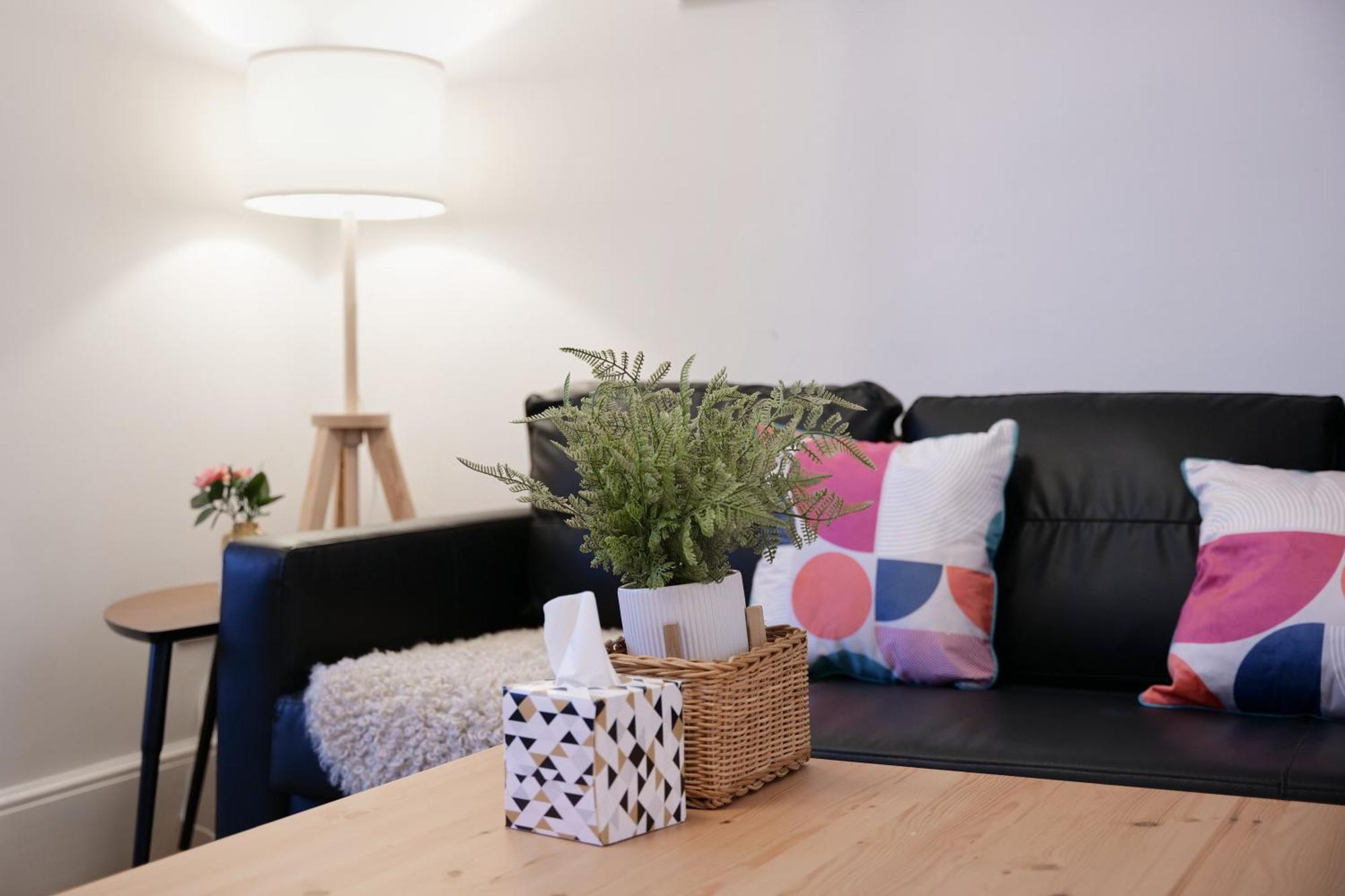 2 Bedroom House 12 Rutland — Photos 2